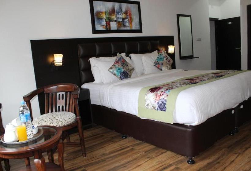 ホテル The Leenor Regency