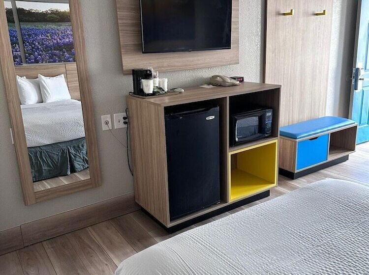 모텔 Days Inn By Wyndham Kenedy/karnes City