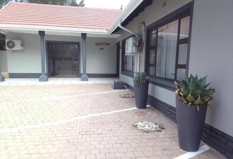 פנסיון Castle Ridge Guesthouse