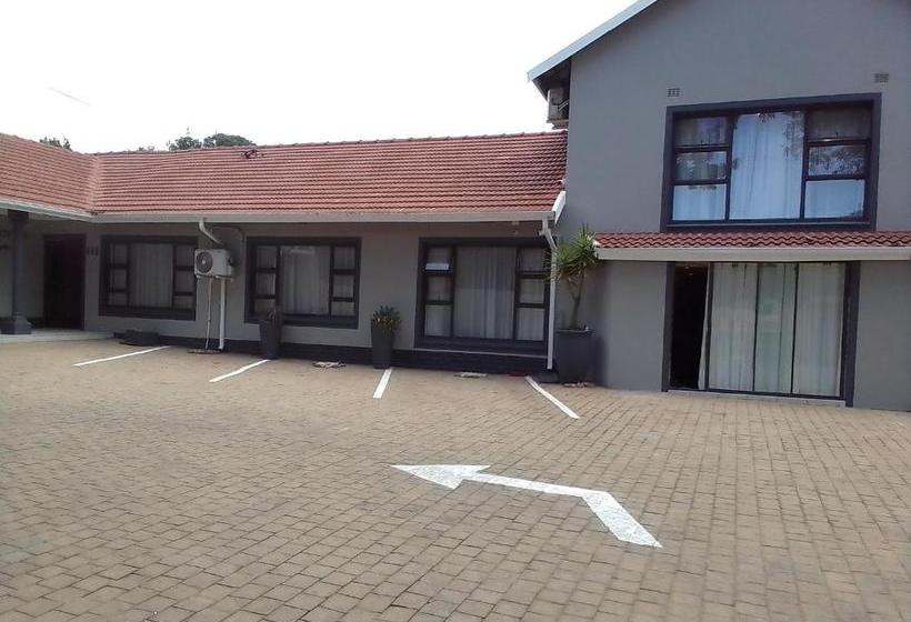 פנסיון Castle Ridge Guesthouse