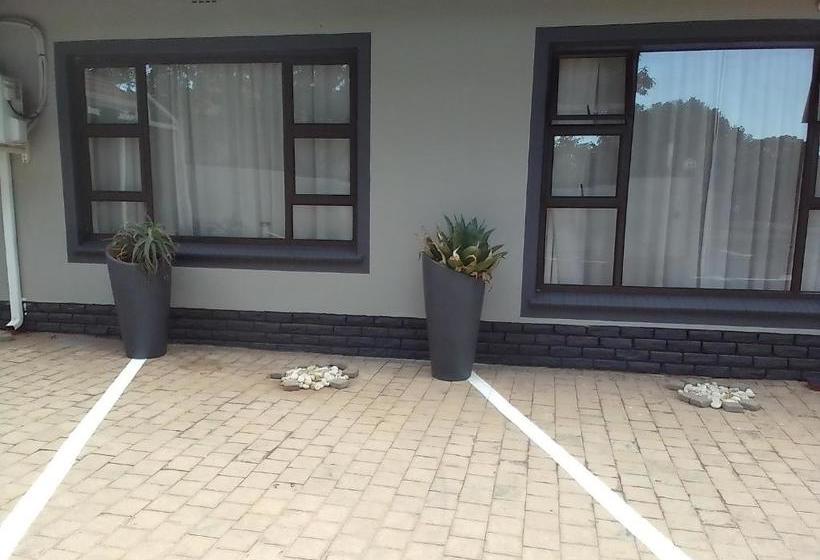 פנסיון Castle Ridge Guesthouse