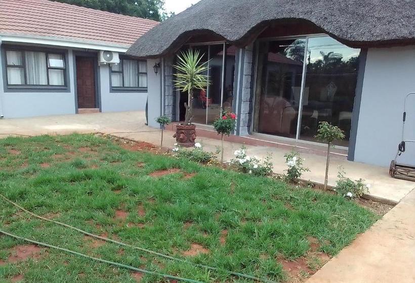 פנסיון Castle Ridge Guesthouse