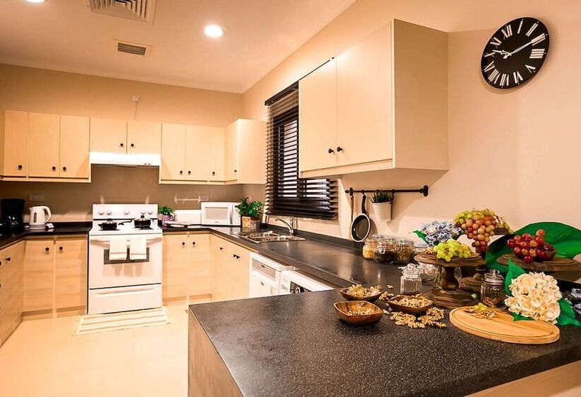 استراحتگاه Saken Village