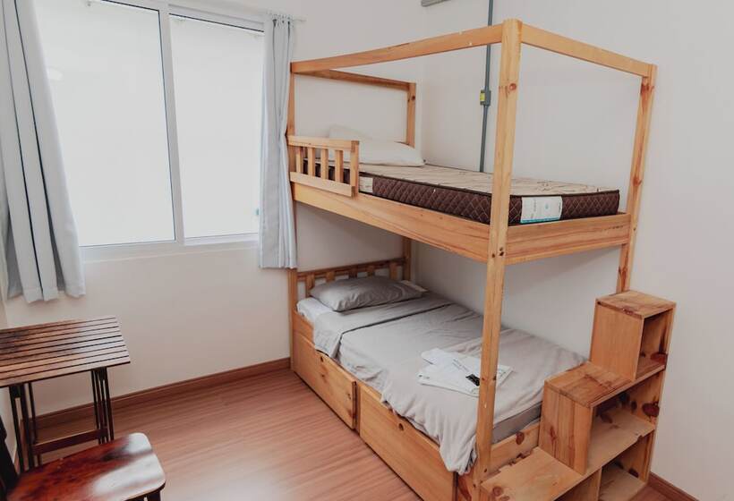 Araucária Hostel E Pousada