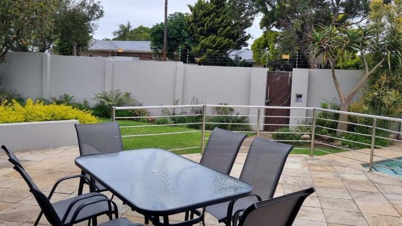 تختخواب و صبحانه 6 On Western Guest House