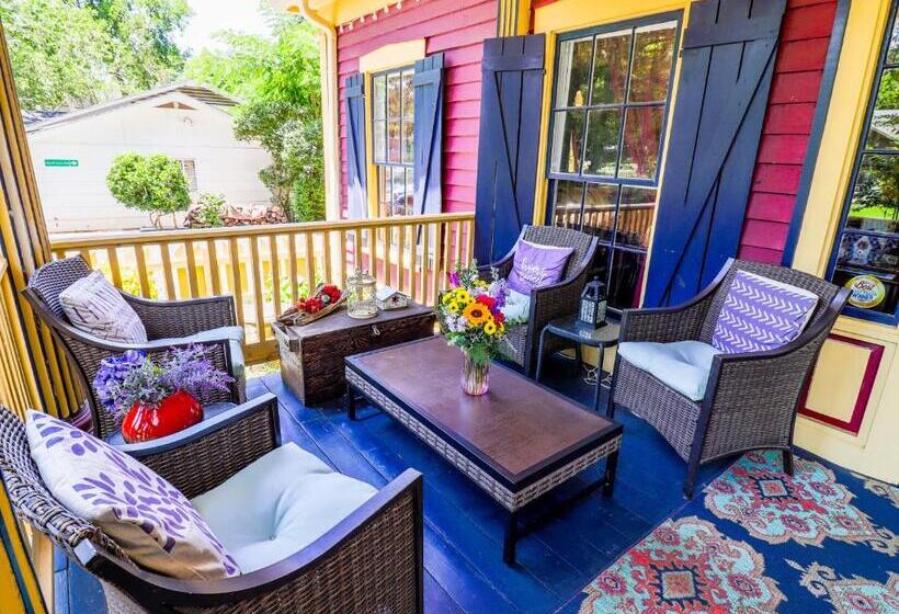 ベッドアンドブレックファースト The Steamboat Inn