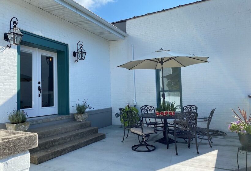 Belle Louise Historic Bed & Breakfast