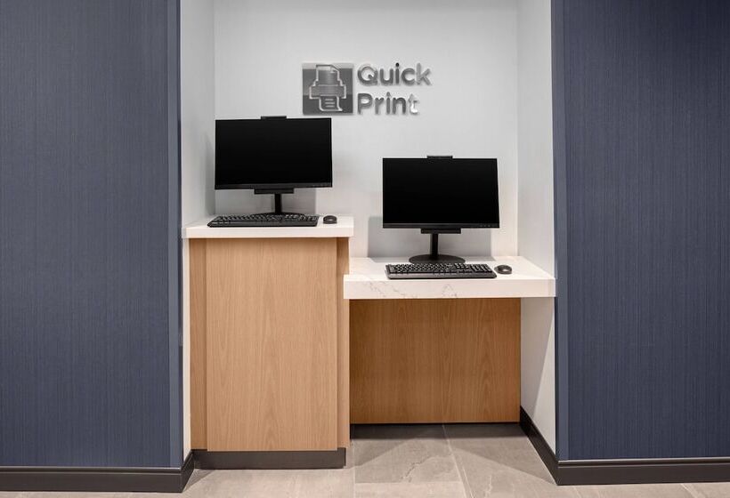 فندق Courtyard By Marriott Lansing Downtown