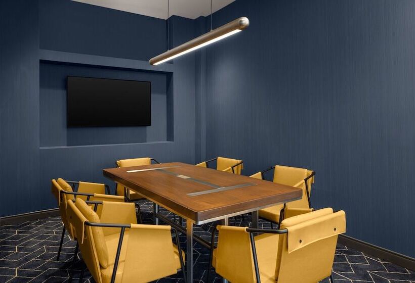 فندق Courtyard By Marriott Lansing Downtown