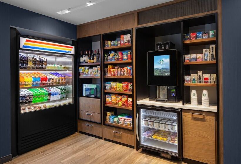 فندق Courtyard By Marriott Lansing Downtown