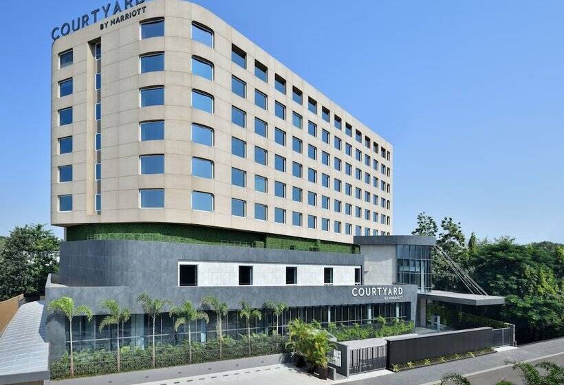 בית מלון כפרי Courtyard By Marriott Nashik