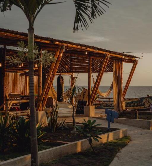 هتل Free Spirit Ecuador, Puerto Engabao