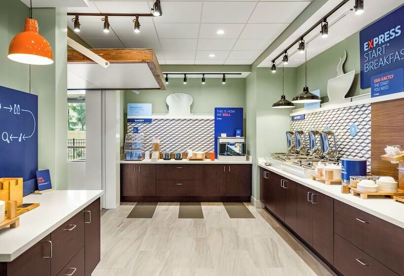 בית מלון כפרי Holiday Inn Express & Suites Sanford   Lake Mary, An Ihg