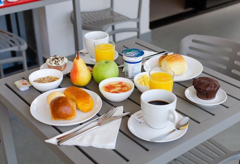 Отель Ibis Ponta Grossa