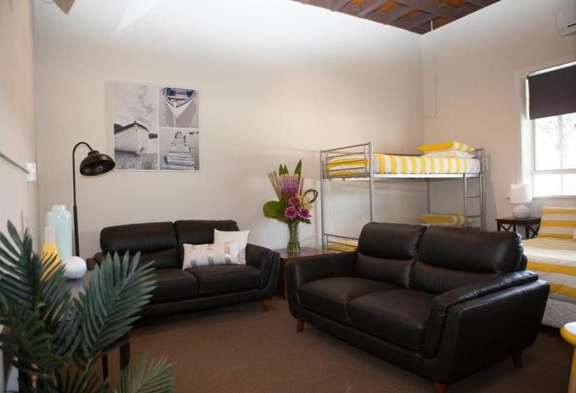 فندق Jack Duggans Irish Pub