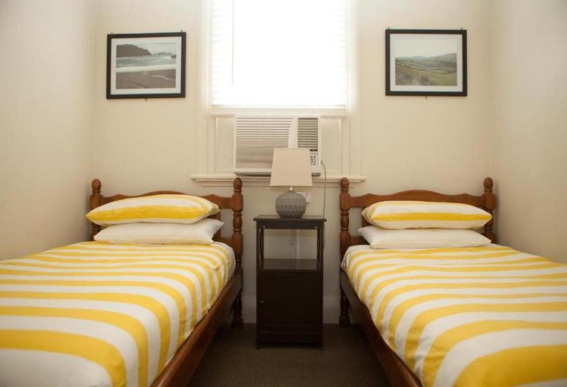 בית מלון כפרי Jack Duggans Irish Pub