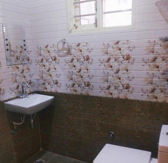 호텔 Oyo 74203 Sbs Royal Stays