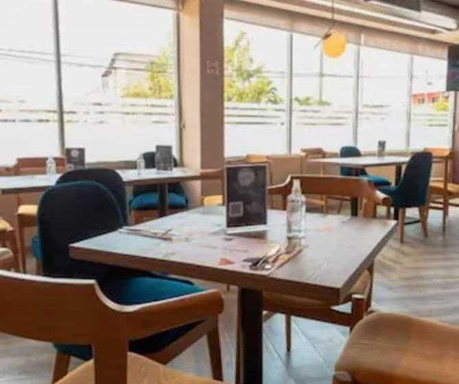 هتل Puerto Pacifico Guayaquil Airport