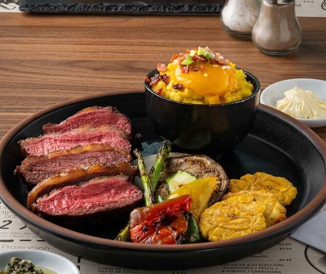 هتل Puerto Pacifico Guayaquil Airport