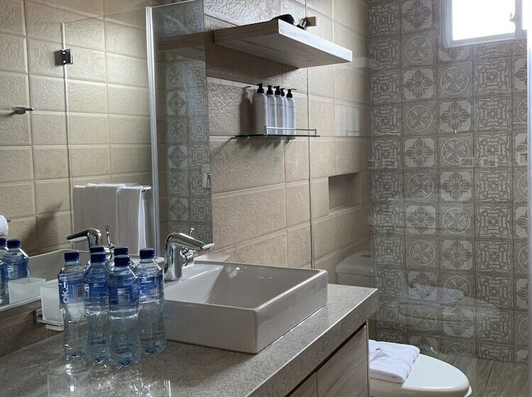 هتل Puerto Pacifico Guayaquil Airport