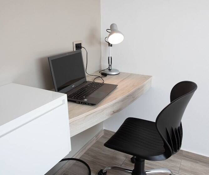 هتل Puerto Pacifico Guayaquil Airport