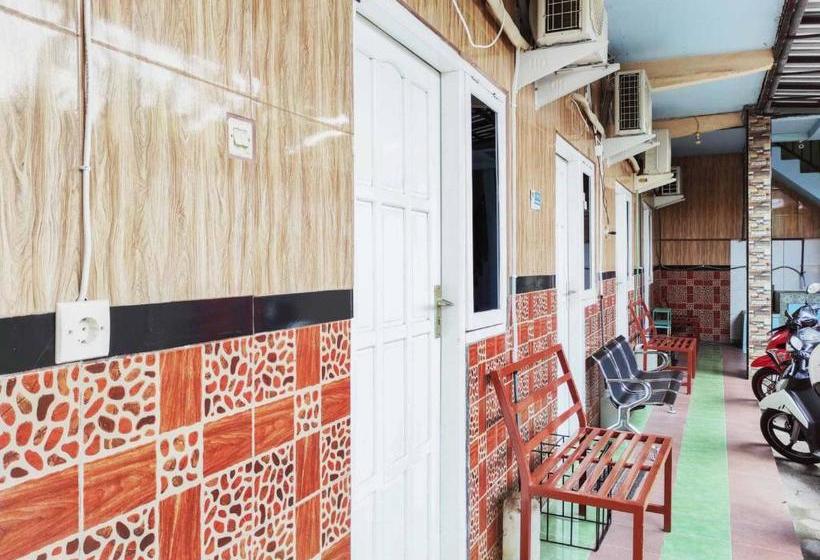 فندق Queen Asri Mitra Reddoorz