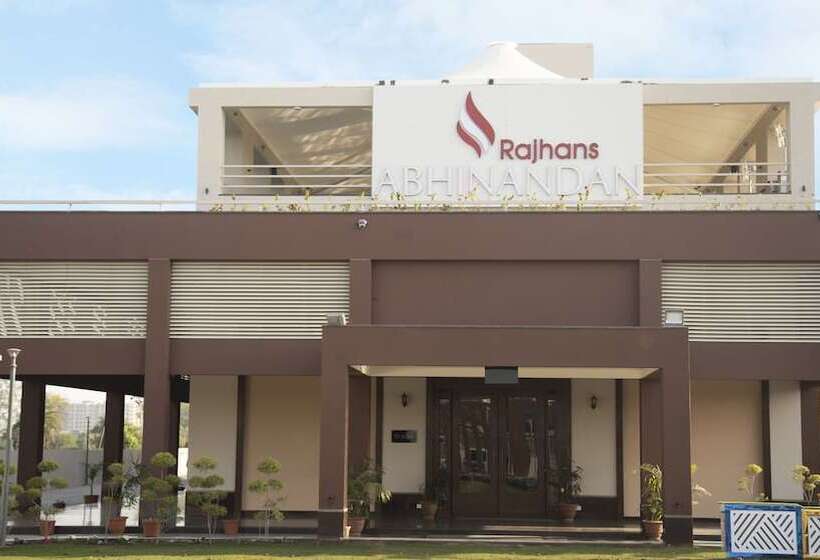 호텔 Rajhans Abhinandan