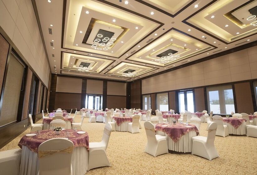 호텔 Rajhans Abhinandan