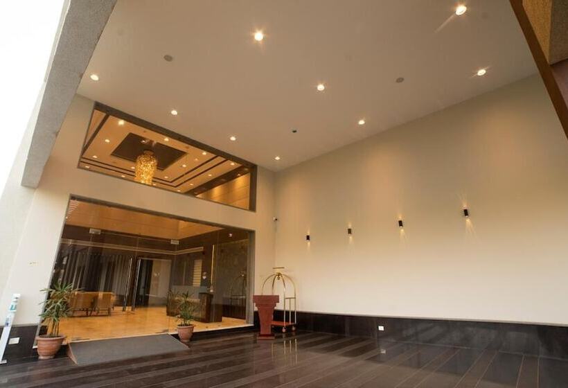 호텔 Rajhans Abhinandan