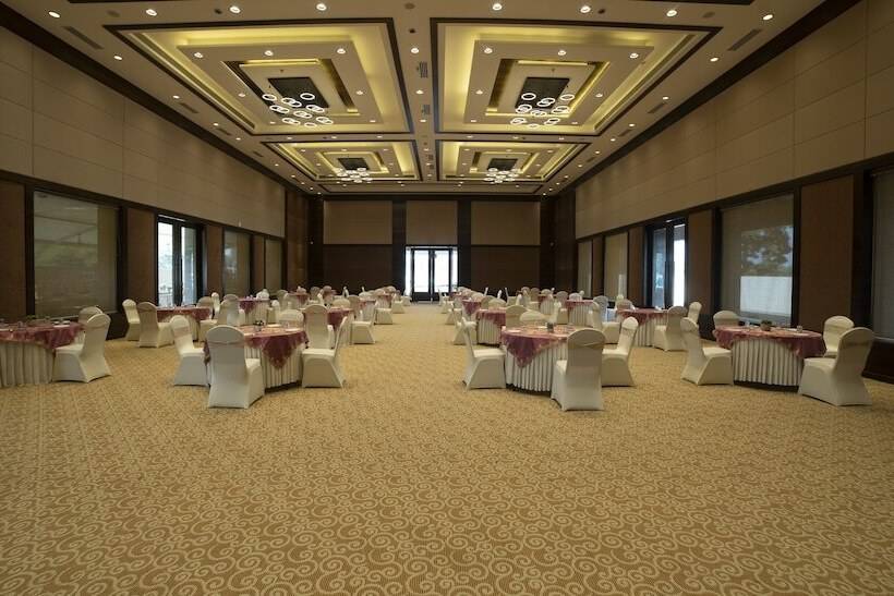 호텔 Rajhans Abhinandan