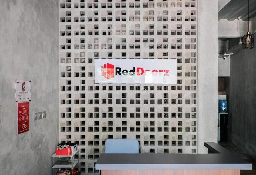 酒店 Reddoorz  Near Trans Studio Mall Cibubur 3