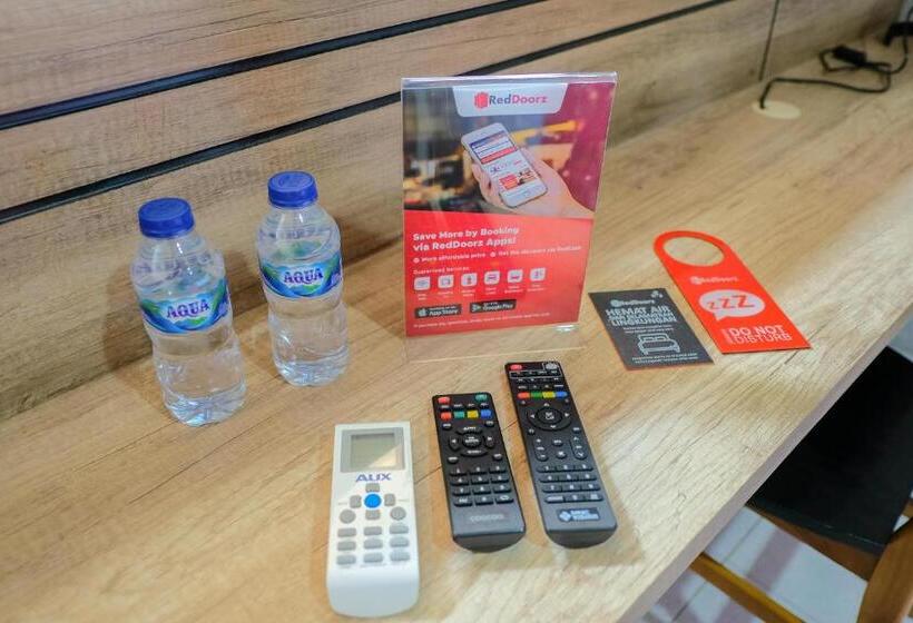 酒店 Reddoorz  Near Trans Studio Mall Cibubur 3