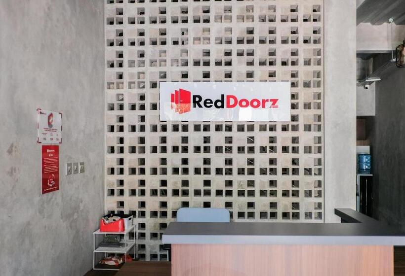酒店 Reddoorz  Near Trans Studio Mall Cibubur 3