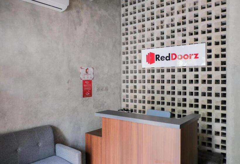 酒店 Reddoorz  Near Trans Studio Mall Cibubur 3