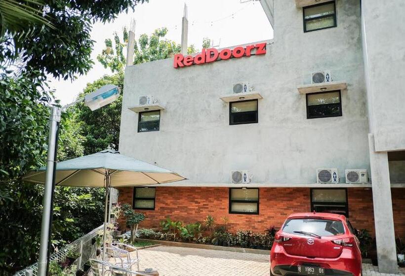 酒店 Reddoorz  Near Trans Studio Mall Cibubur 3