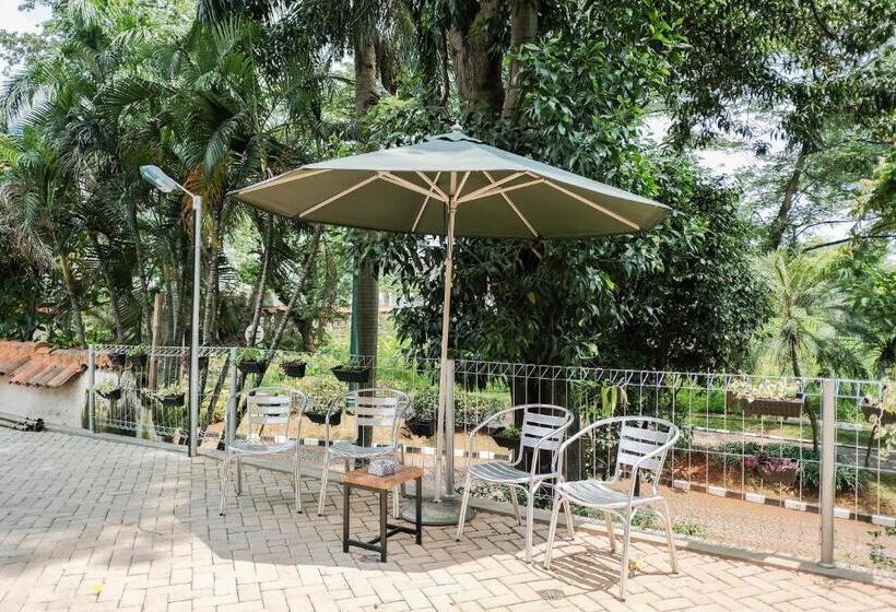 酒店 Reddoorz  Near Trans Studio Mall Cibubur 3