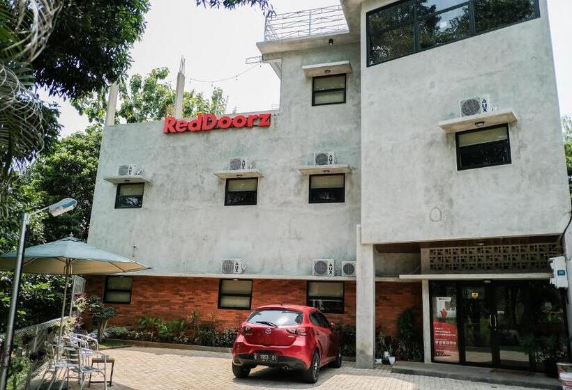 酒店 Reddoorz  Near Trans Studio Mall Cibubur 3