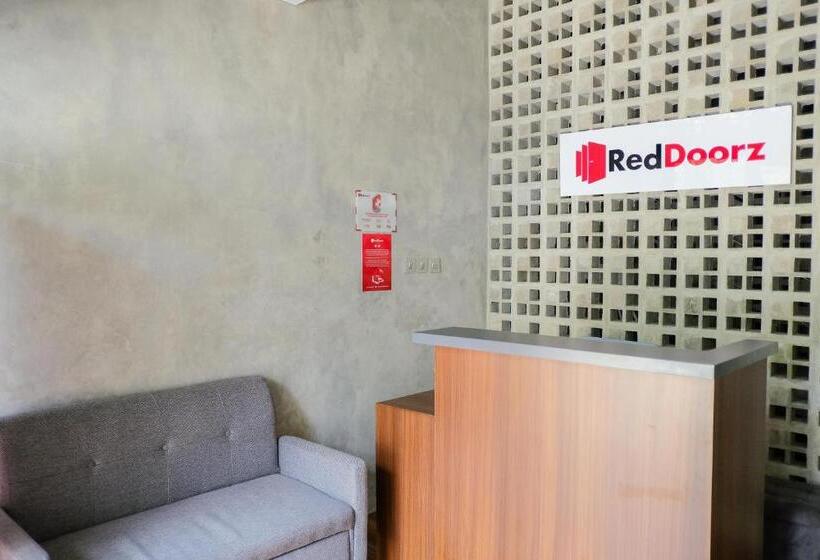 酒店 Reddoorz  Near Trans Studio Mall Cibubur 3