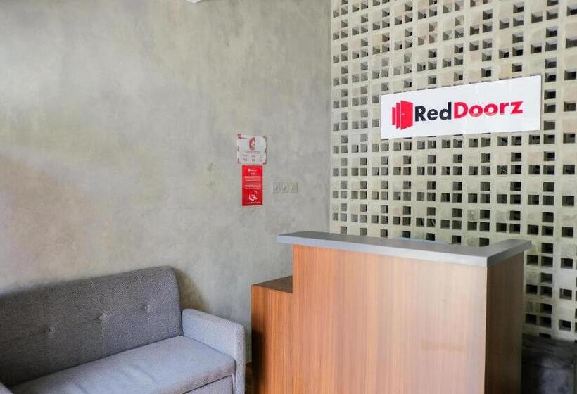 酒店 Reddoorz  Near Trans Studio Mall Cibubur 3