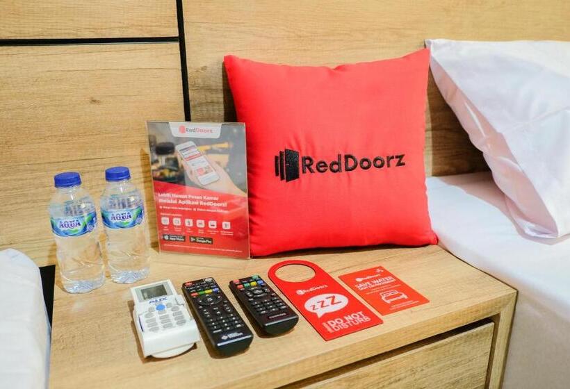 酒店 Reddoorz  Near Trans Studio Mall Cibubur 3