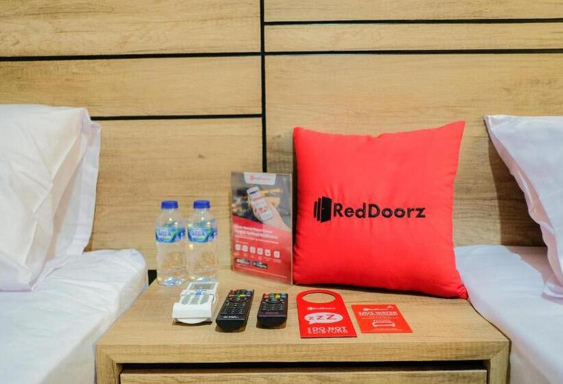 酒店 Reddoorz  Near Trans Studio Mall Cibubur 3
