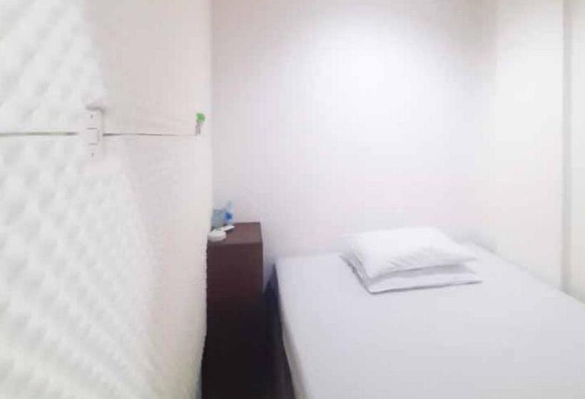 ホテル Royal Mas Hayam Wuruk