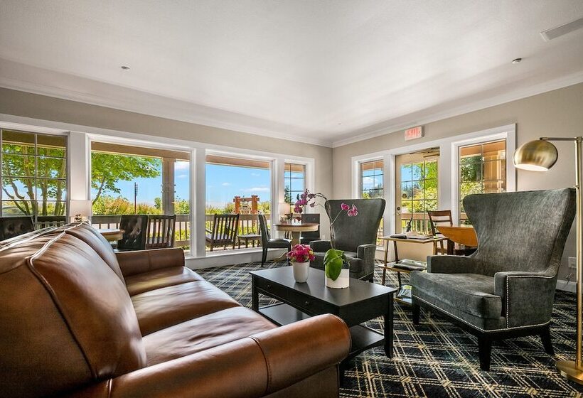 فندق Saratoga Inn