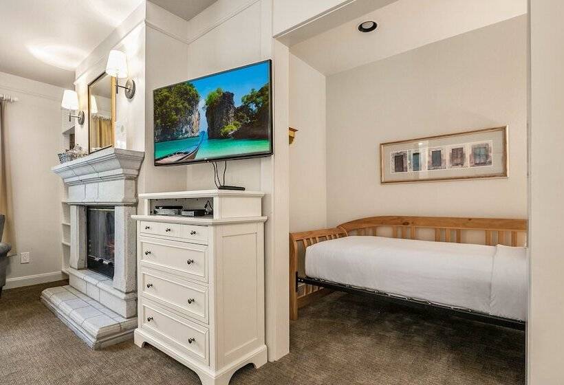 فندق Saratoga Inn