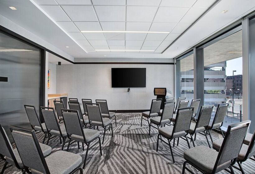 فندق The Farnam, Autograph Collection