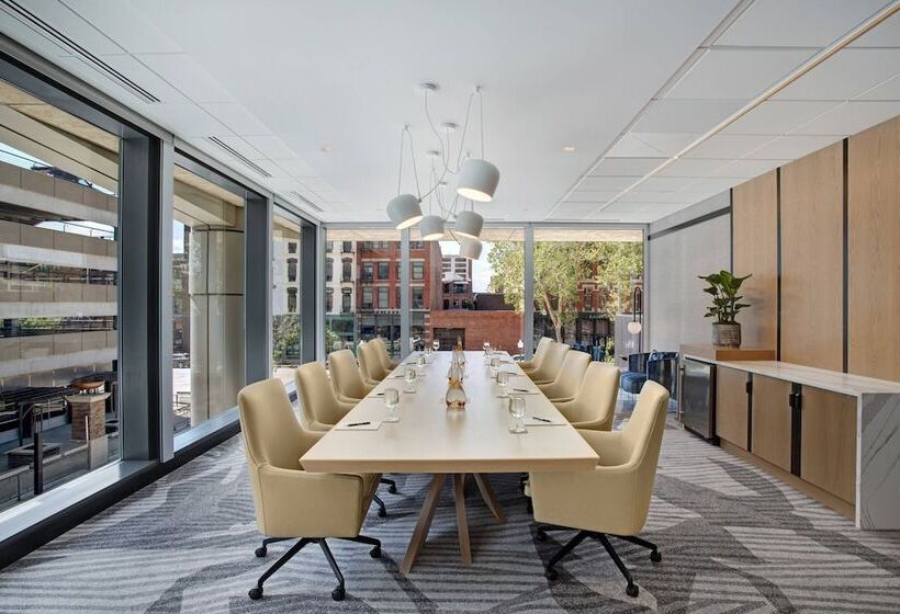 فندق The Farnam, Autograph Collection