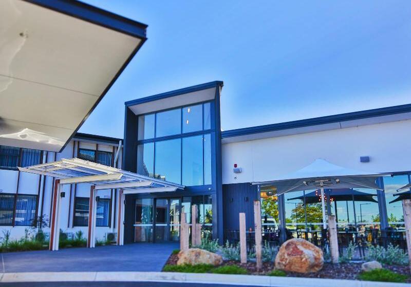 هتل The Remington Orange