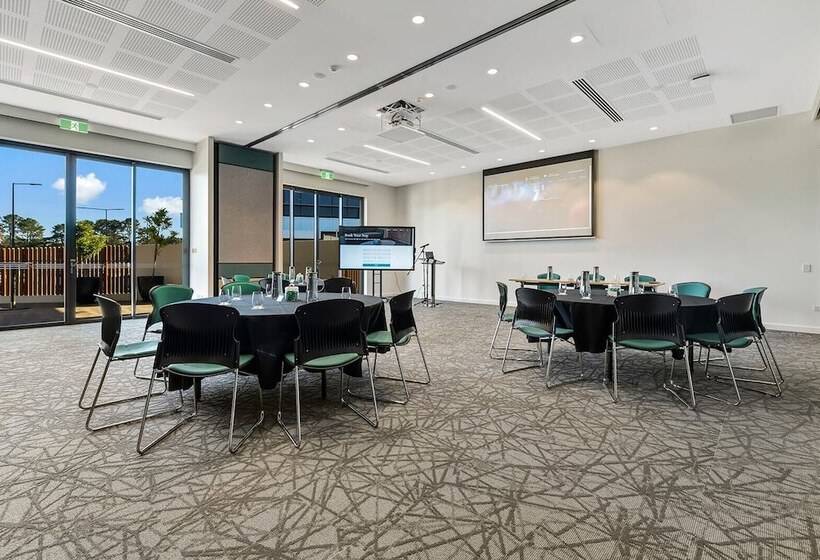 هتل The Remington Orange