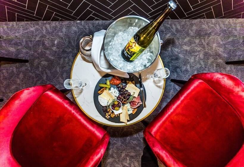 هتل The Remington Orange