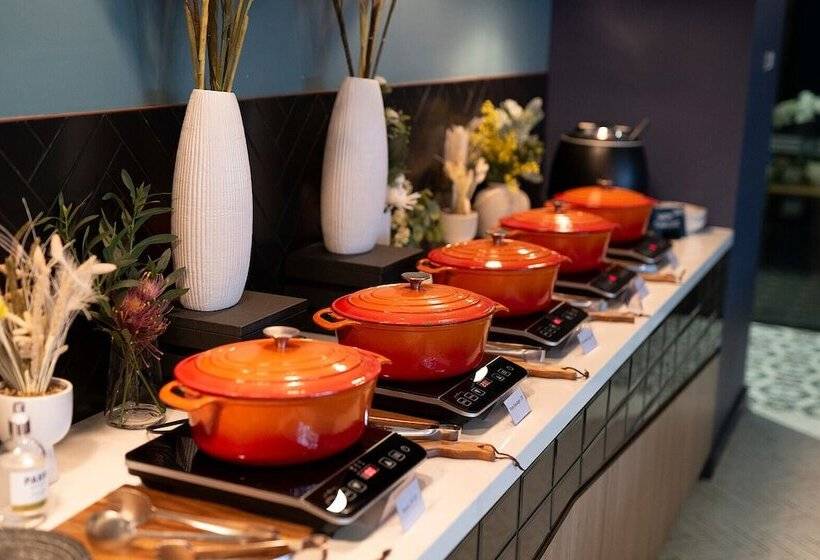 هتل The Remington Orange